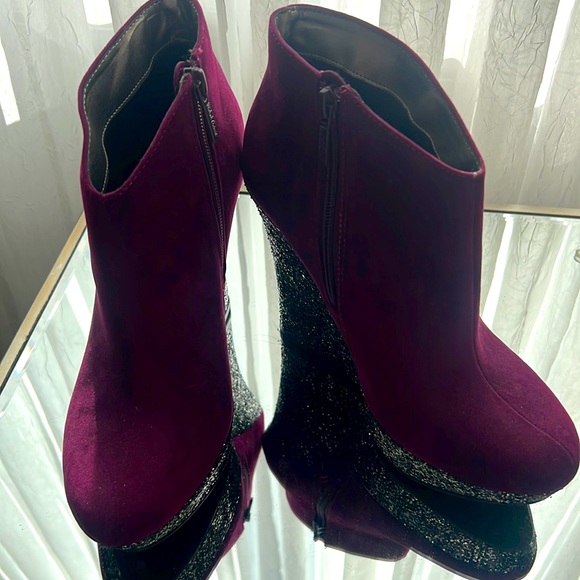 MICHAEL ANTONIO ULTRASUEDE BURGUNDY WEDGE PLATFORM BOOTIES SIZE 8 PURPLE - Picture 2 of 13